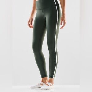 Aritzia Golden LIFE Atmosphere Hi-Rise 26" Legging Hunter Green Size 6